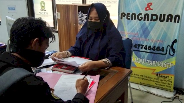 Dinas Penanaman Modal dan Pelayanan Terpadu Satu Pintu (DPM-PTSP) Kabupaten Sinjai tetap memberikan pelayanan pengurusan izin bagi masyarakat, meskipun di tengah pandemi Covid-19 yang terjadi saat ini. (Foto/Ist)