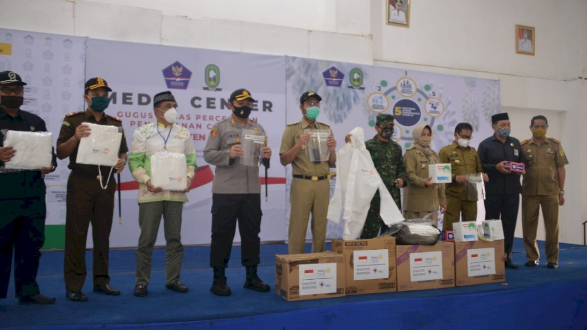 Tim Gugus Penanganan Covid-19 Sinjai Dapat Bantuan APD dari Dinas Koperasi Sulsel