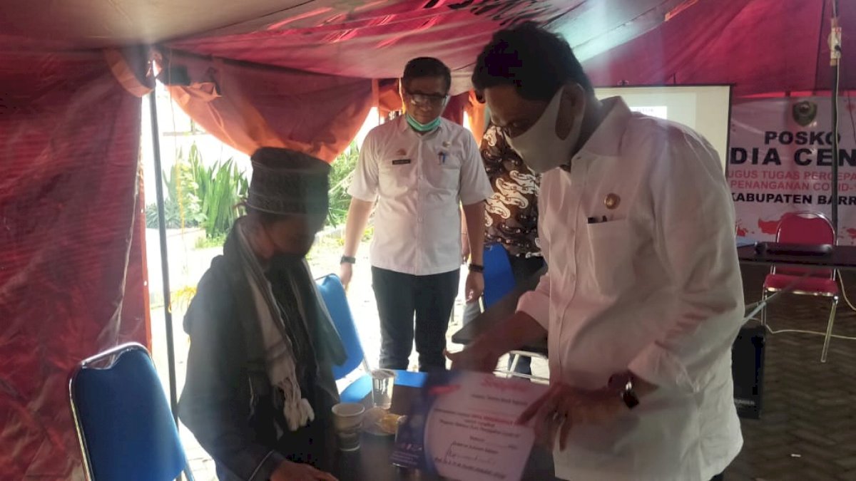 Terbebas dari Corona, Santri Cluster Temboro Diantar Pulang Bupati Barru