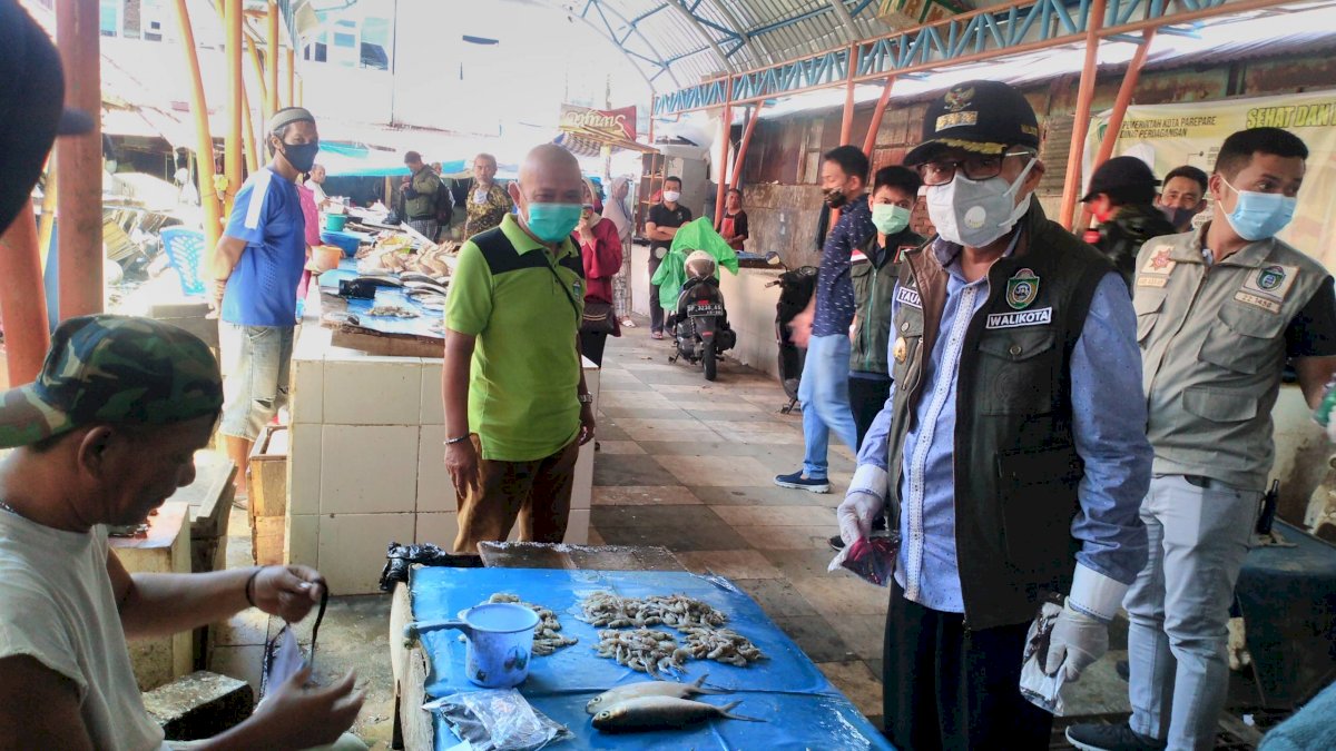 Tim Gugus Covid-19 Parepare Rapid Test Pedagang di Dua Pasar