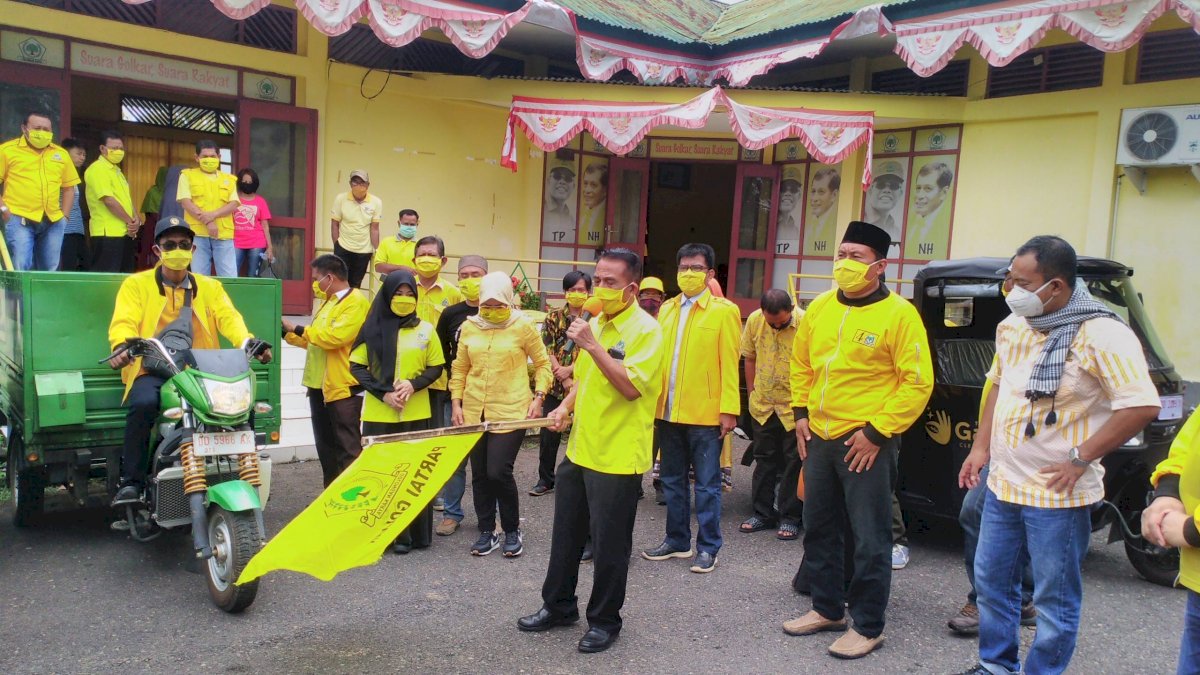 Tim Tanggap Covid-19 DPD II Partai Golkar Parepare Kembali Salurkan 200 Paket Sembako