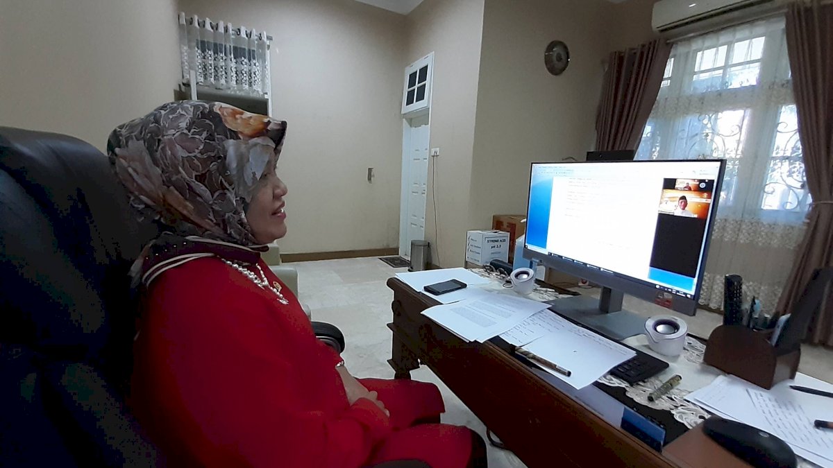 Hasnah Syam Jadi Panelis di Halalbihalal dan Tudang Sipulung Alumni FKG Unhas