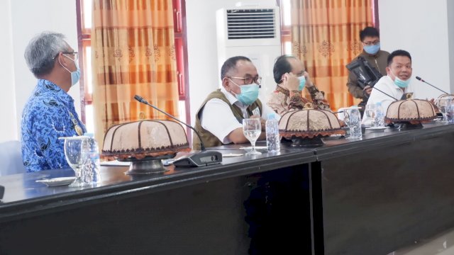 Kunjungan Kepala Dinas Kesehatan Sulsel Ichsan Mustari bersama rombongan di Kabupaten Luwu Timur. (ist)