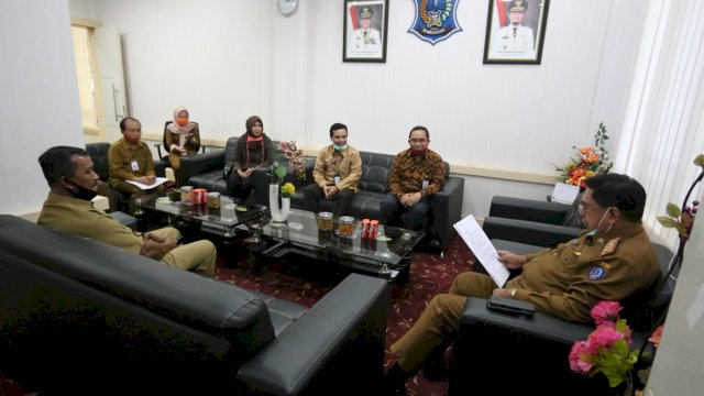 Sekprov Sulsel Hayat Gani terima kunjungan manajemen PT Bank Tabungan Negara (Persero) Tbk Cabang Syariah Makassar di ruang kerjanya. (ist)