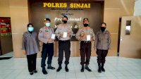 Dukung Pencegahan Covid-19, Bhayangkari Berbagi Bekal Kesehatan ke Personel Polres Sinjai
