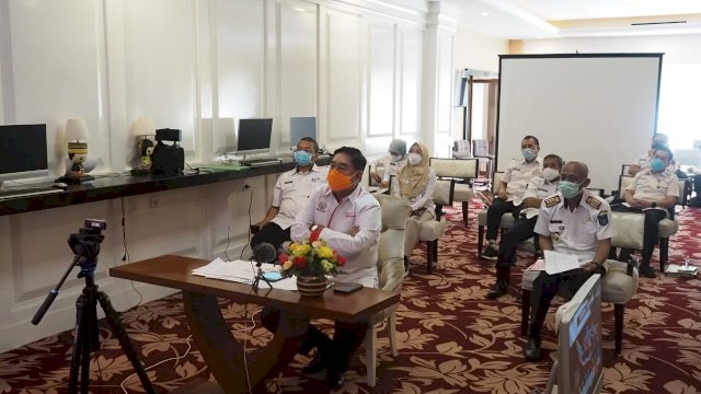 Sekprov Sulsel Abdul Hayat Gani paparkan capaian penyelematan dan manajemen aset daerah kepada Korwil VIII KPK via video confrence. (ist)