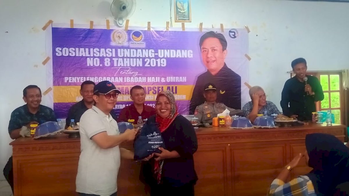 Rapsel Ali Bagi 5 Ribu Paket Sembako di Enam Daerah