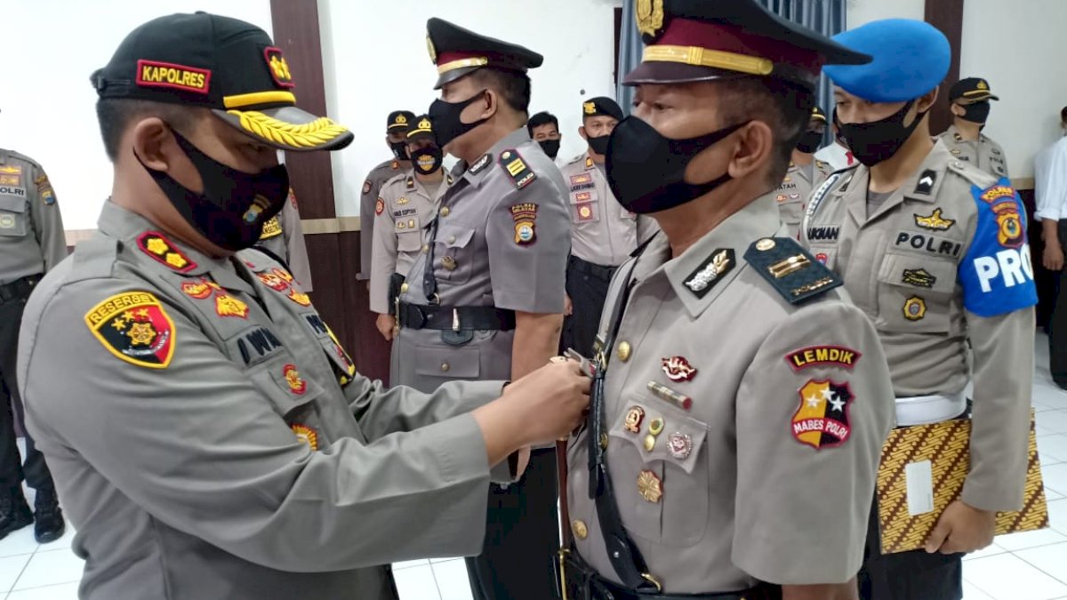 Jabatan Kasat Resnarkoba Polres Sinjai Berganti, Ini Amanat Kapolres Iwan