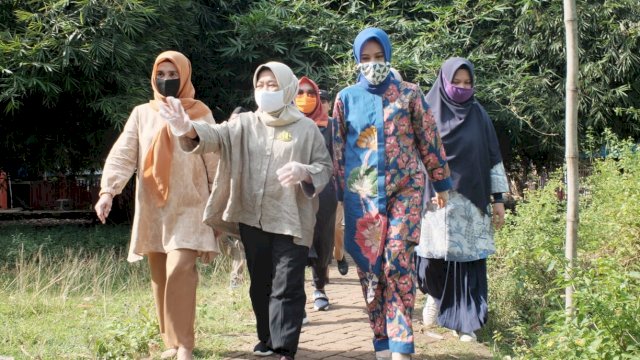 Ketua TP PKK dan Ikawan tinjau potensi objek wisata di Pulau Lakkang. (ist)