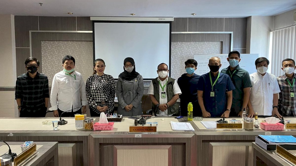Komisi E DPRD Sulsel Rayakan Ultah Risfayanti Secara Sederhana