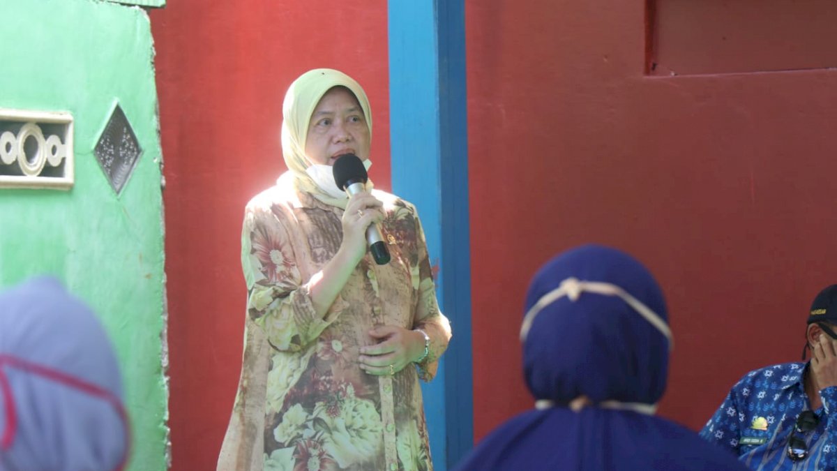 Hasnah Syam Bantu RS Unhas 1.000 APD dan 100 Hamzat RS Unhas