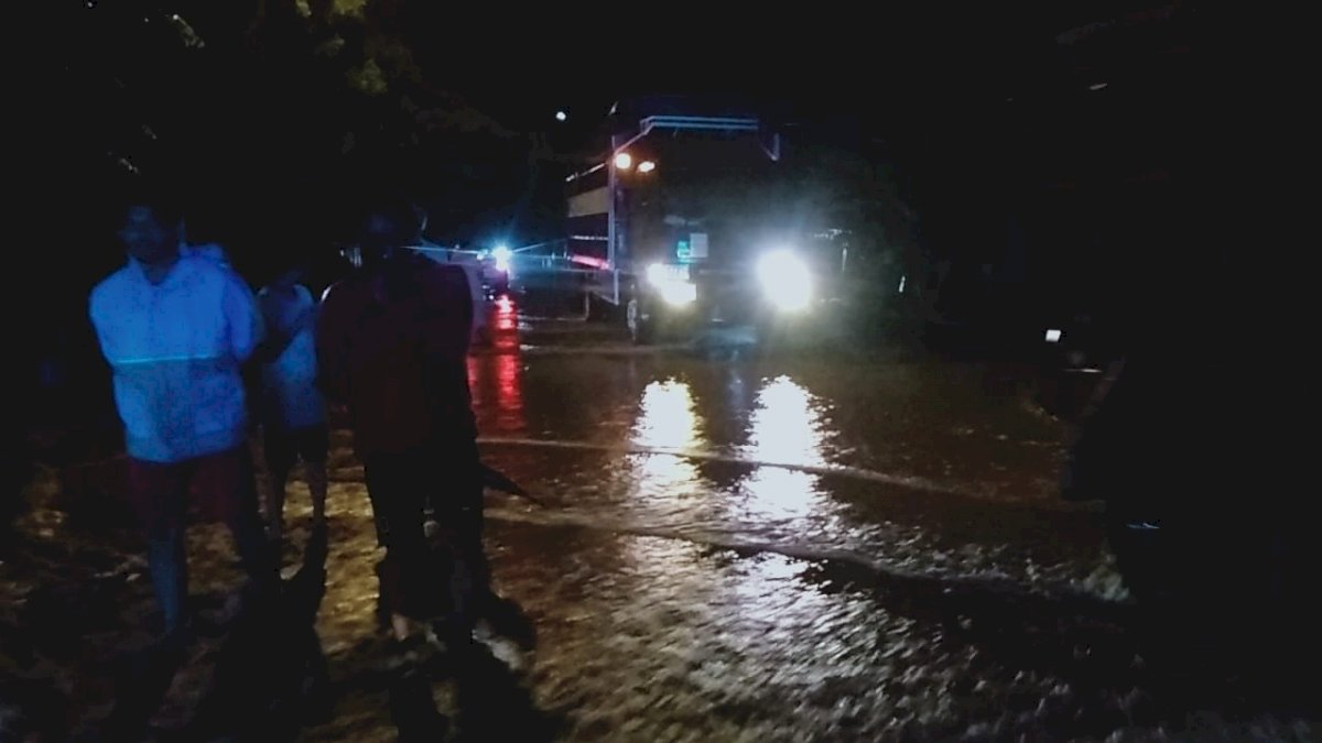 Banjir Mulai Tutupi Badan Jalan Poros Jeneponto