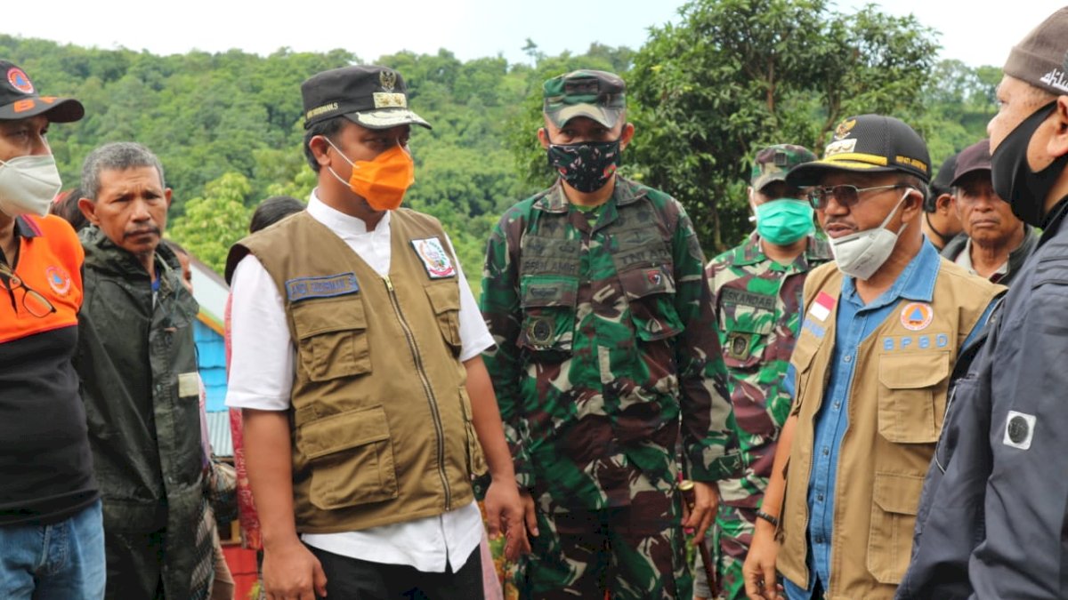 Di Tengah Hujan dan Jalan Berlumpur, Wagub Sulsel Tinjau Lokasi Longsor di Jeneponto