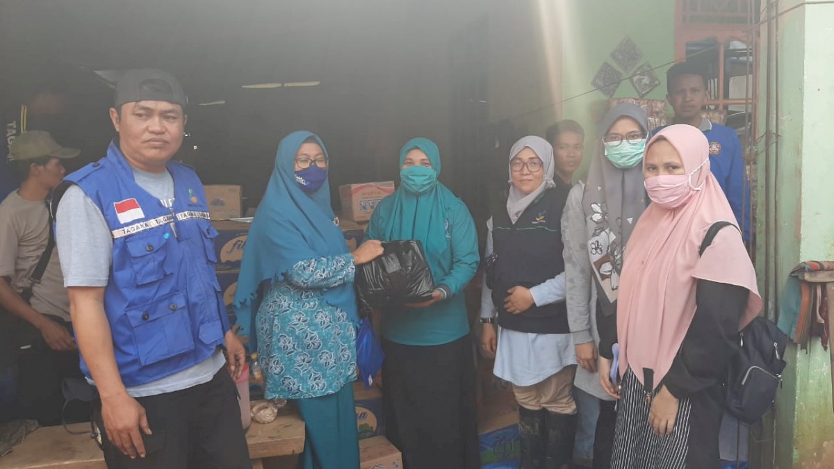 Wagub Salurkan Bantuan untuk Warga Terdampak Banjir dan Longsor di Jeneponto