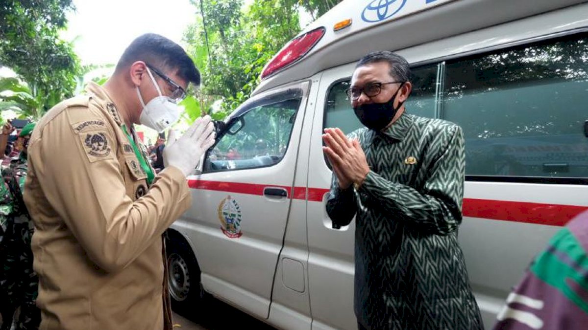 Pemkab Gowa Dapat Bantuan Ambulans dari Nurdin Abdullah