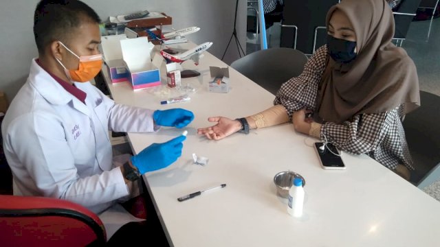 Rapid test bagi setiap calon penumpang Sriwijaya Air. (ist)