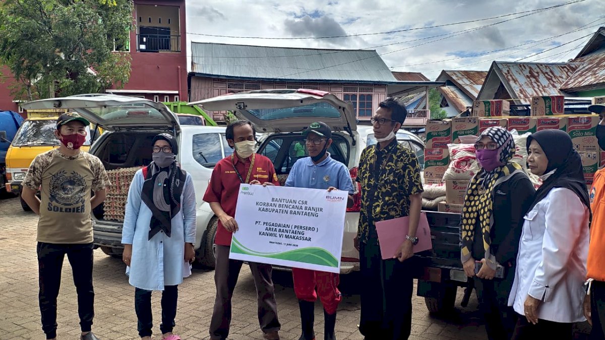 Pegadaian Salurkan Bantuan ke Korban Banjir di Bantaeng