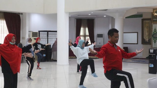 Senam Covid-19 di Baruga Anging Mammiri Rumah Dinas Wali Kota Makassar. (ist)