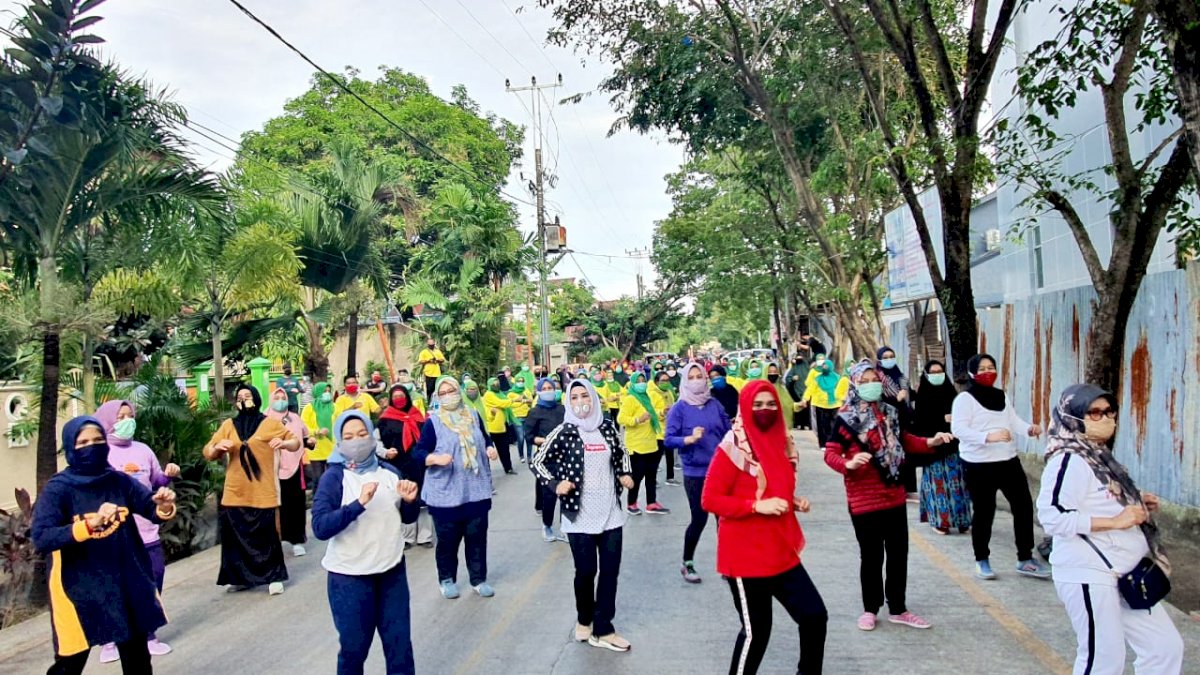 Ketua TP PKK Makassar Senam Sehat Bersama Nakes Puskesmas Jumpandang Baru