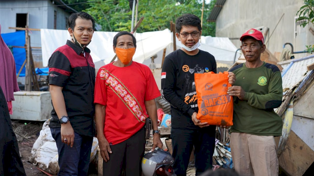 Rapsel Ali Salurkan Bantuan Sembako Untuk Korban Banjir Bandang Bantaeng