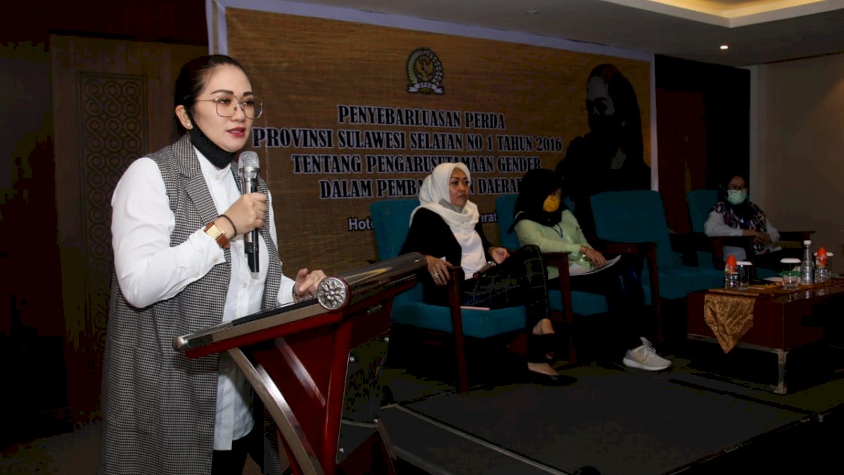 Warga Mamajang Antusias Ikuti Sosialisasi Perda yang Digelar Debbie Purnama