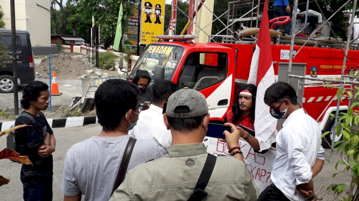 Seorang Warga Jeneponto Unras Tunggal, Desak APH Tuntaskan Dugaan Korupsi Jembatan Bosalia