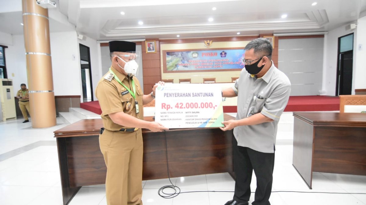 BP Jamsostek Serahkan Dana Santunan ke Wabup Gowa