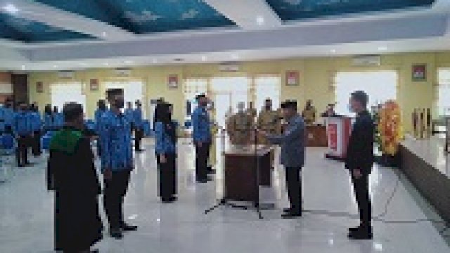 Penyerahan SK dan pengambilan sumpah jabatan 248 CPNS 2018 Jeneponto. (ist) 