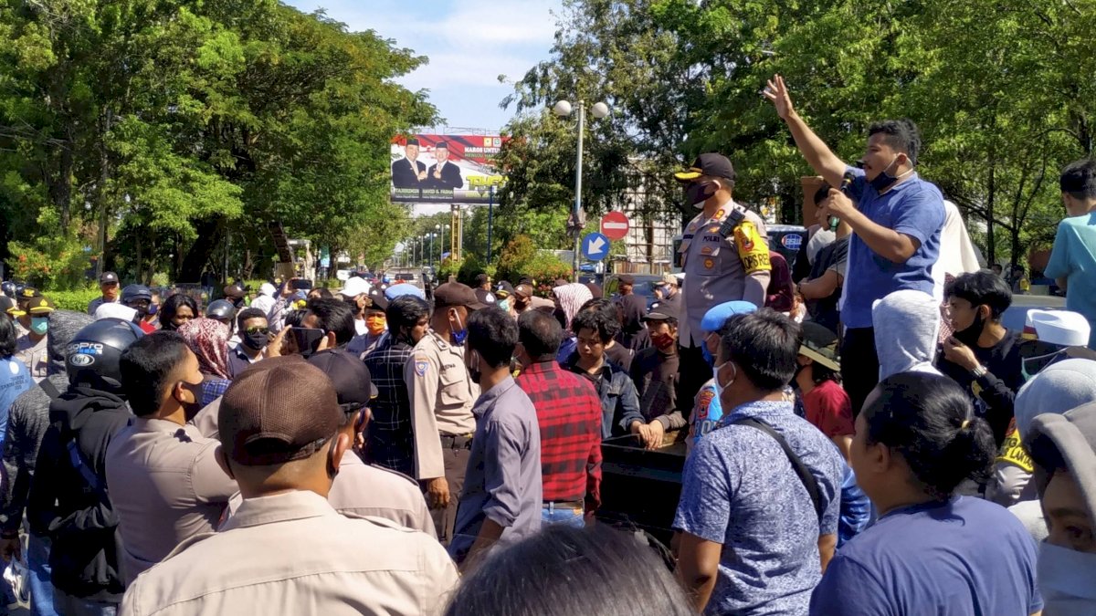 Krisis Air Bersih di Bontoa, Ratusan Mahasiswa Seruduk Kantor Bupati Maros