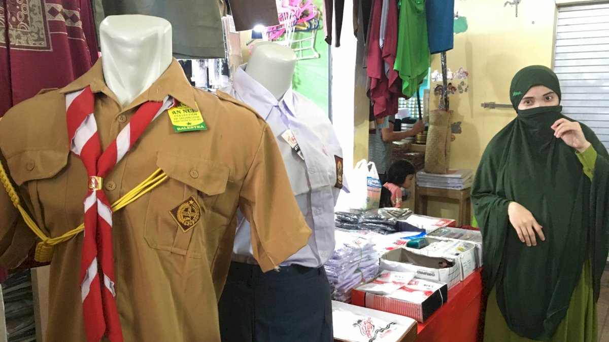 Pedagang Seragam Sekolah di Maros Mengaku Rugi Selama Covid-19