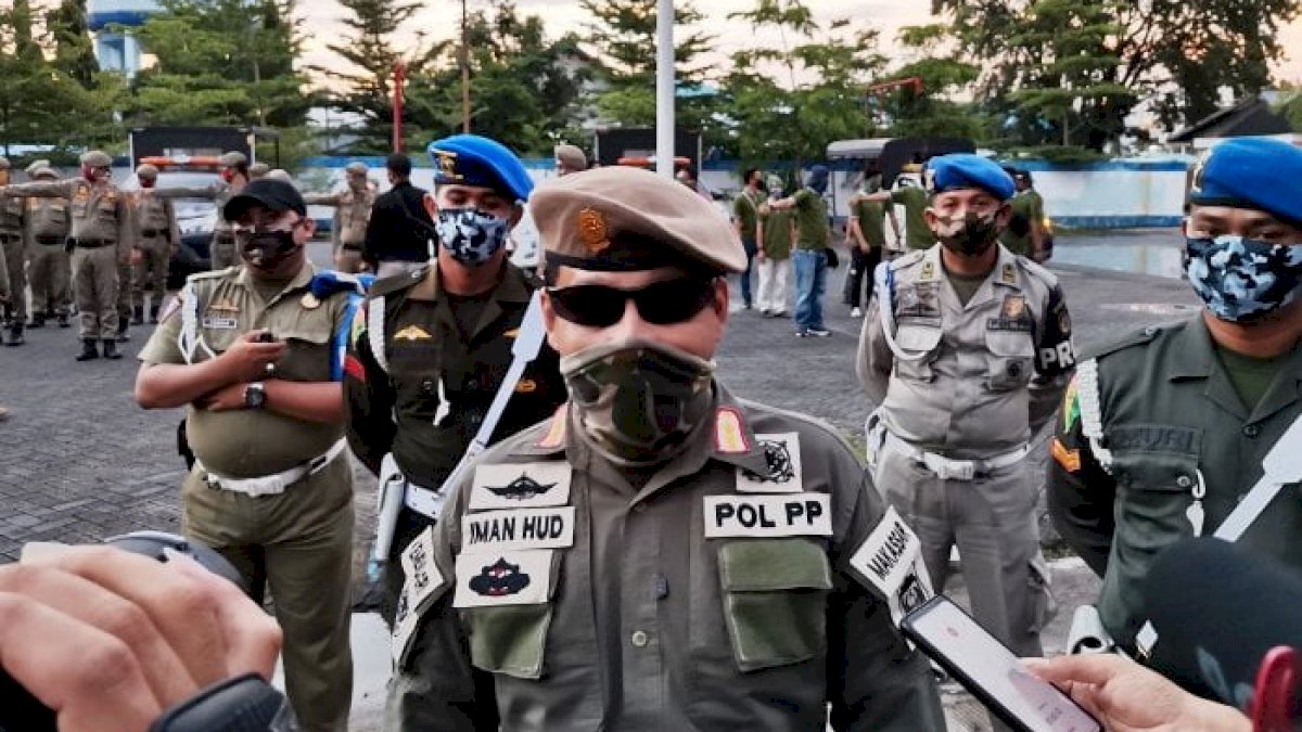 Pekan Kedua PSBB, Pol-PP Tutup Paksa KFC