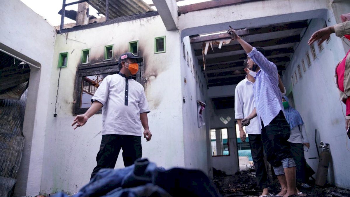 Temui Korban Kebakaran 7 Rumah di Maccini, Wagub: Sabarki