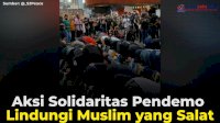 VIDEO: Aksi Solidaritas Pendemo Lindungi Muslim yang Salat