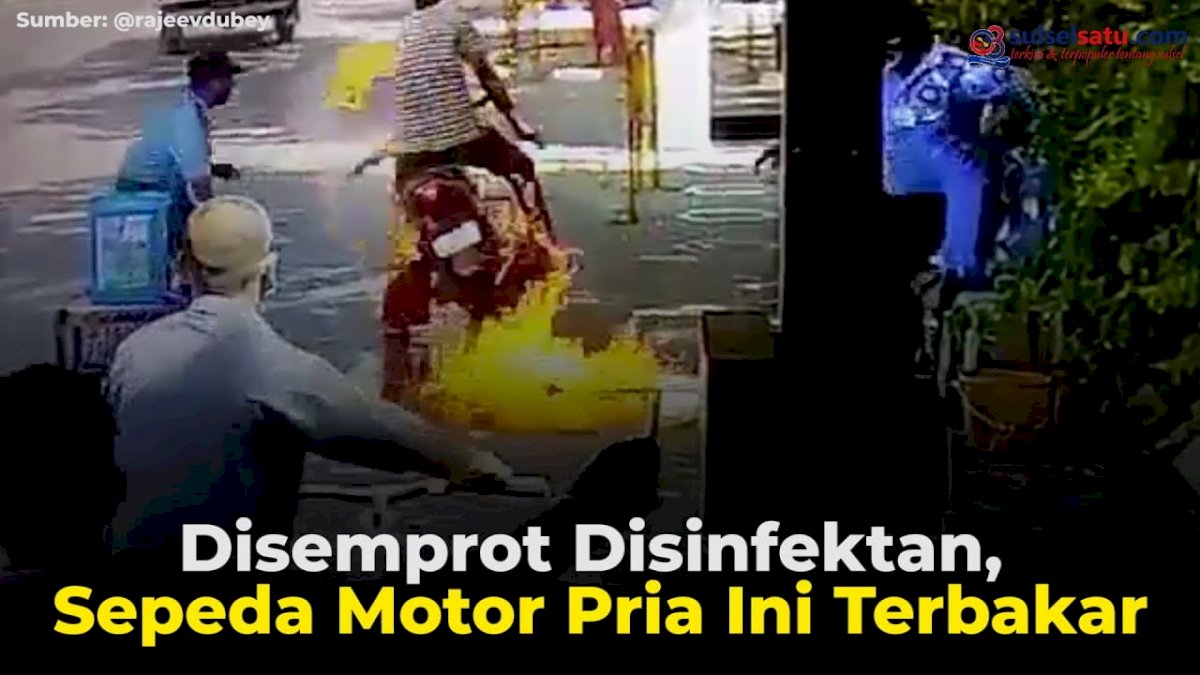 VIDEO: Disemprot Disinfektan, Sepeda Motor Pria Ini Terbakar