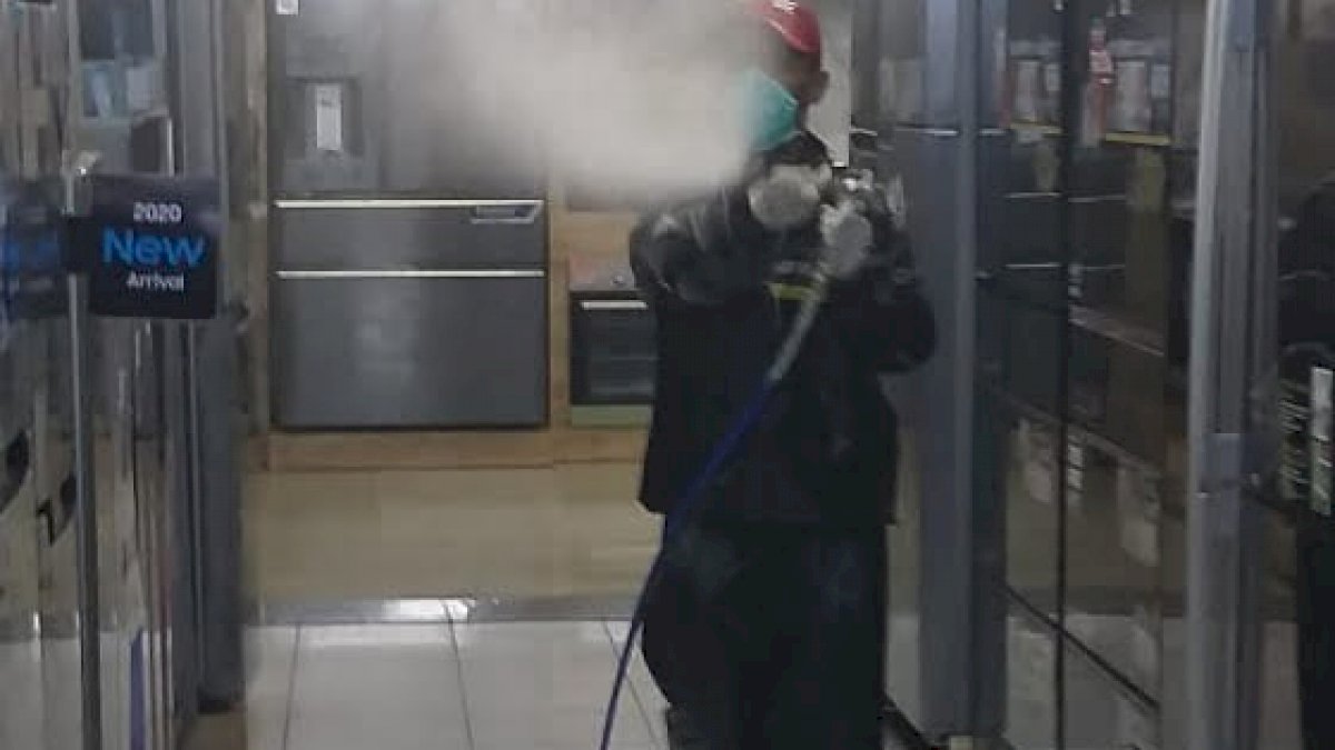 Cegah Penyebaran Covid-19, Toko Alaska Intens Lakukan Penyemprotan