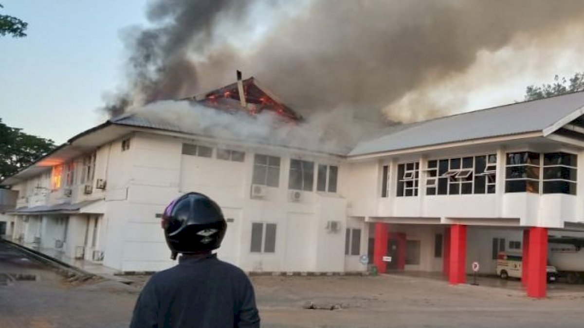 NA Minta Kadis Pastikan Penyebab Kebakaran Gedung Dinas Kesehatan