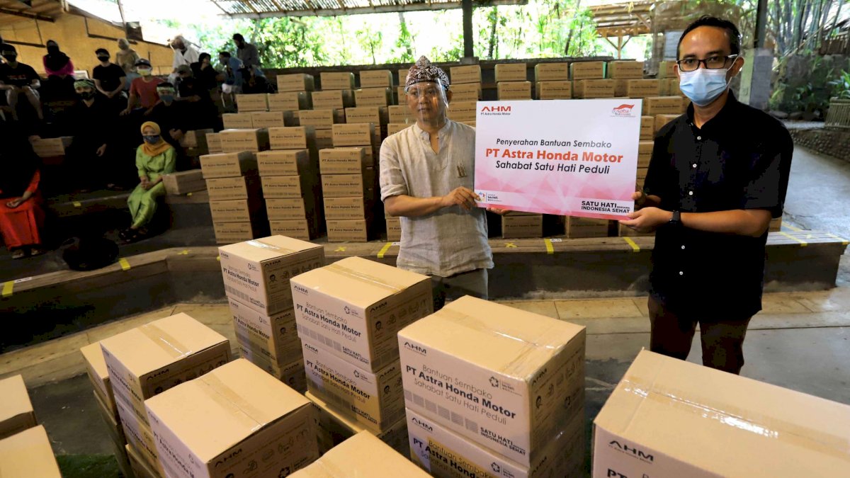 AHM Donasi 1500 Paket Sembako Bagi Penggiat Seni