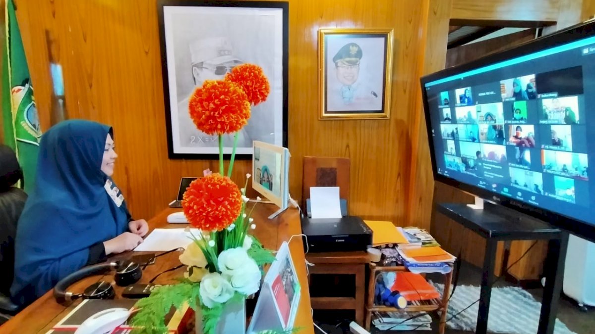 Erna Taufan Ikuti Webinar PKK Provinsi Sulsel