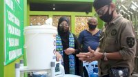 Cegah Penyebaran Covid-19, BKMT Parepare Bagikan 10 Wastafel Portabel