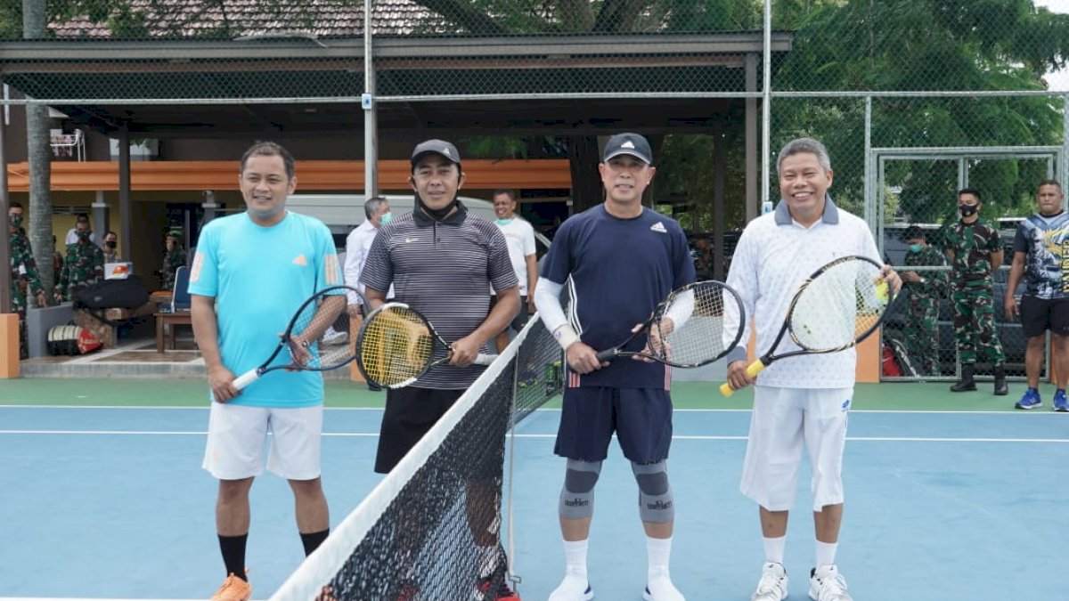 Usai Peresmian Brigif 11, Taufan Main Tenis Bareng Pangdam