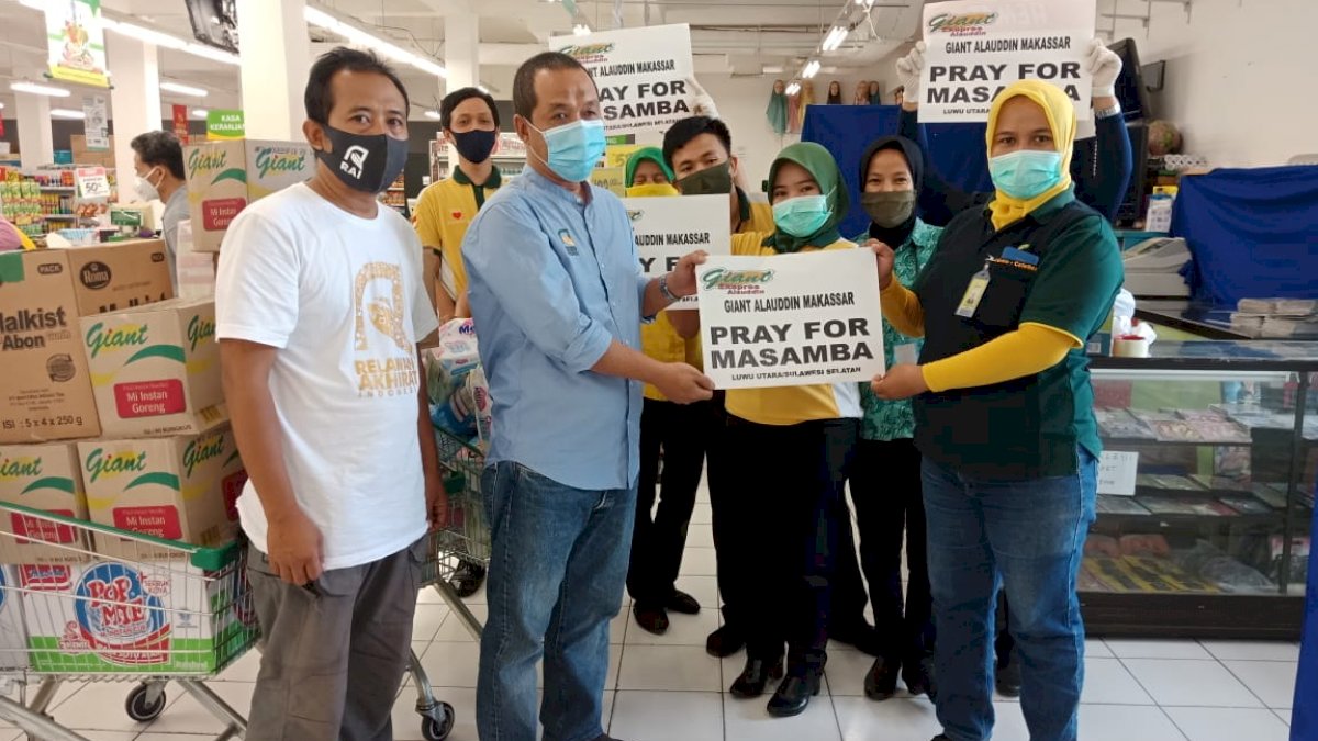 Lewat Relawan Akhirat Makassar, Giant Alauddin Salurkan Bantuan untuk Korban Banjir Bandang Masamba