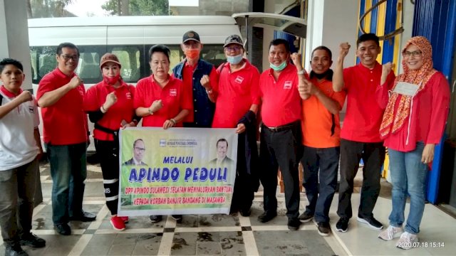 Pengurus Apindo Sulsel salurkan bantuan untuk korban banjir Masamba, Luwu Utara. (ist)