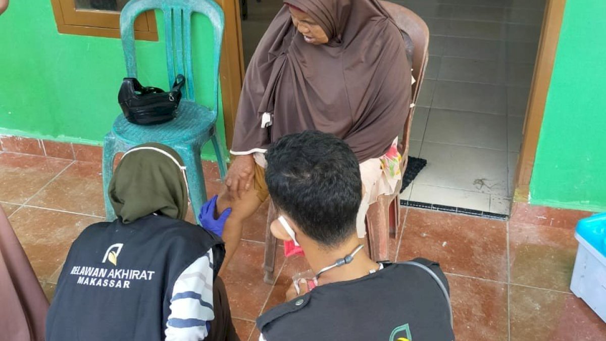 Bantu Korban Bencana Masamba, Tim RAI Gelar Pemeriksaan Kesehatan dan Trauma Healing