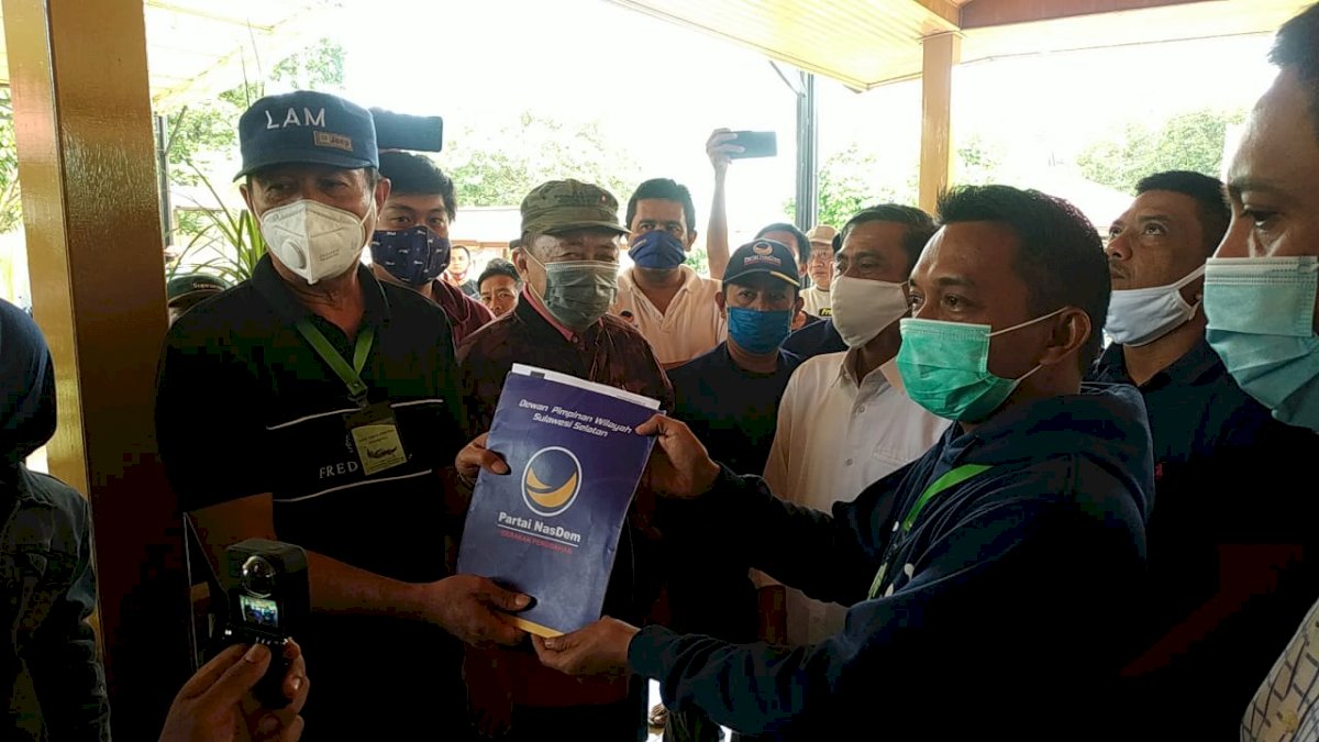 Thahar Rum-Rahmat Laguni Terima B1KWK NasDem