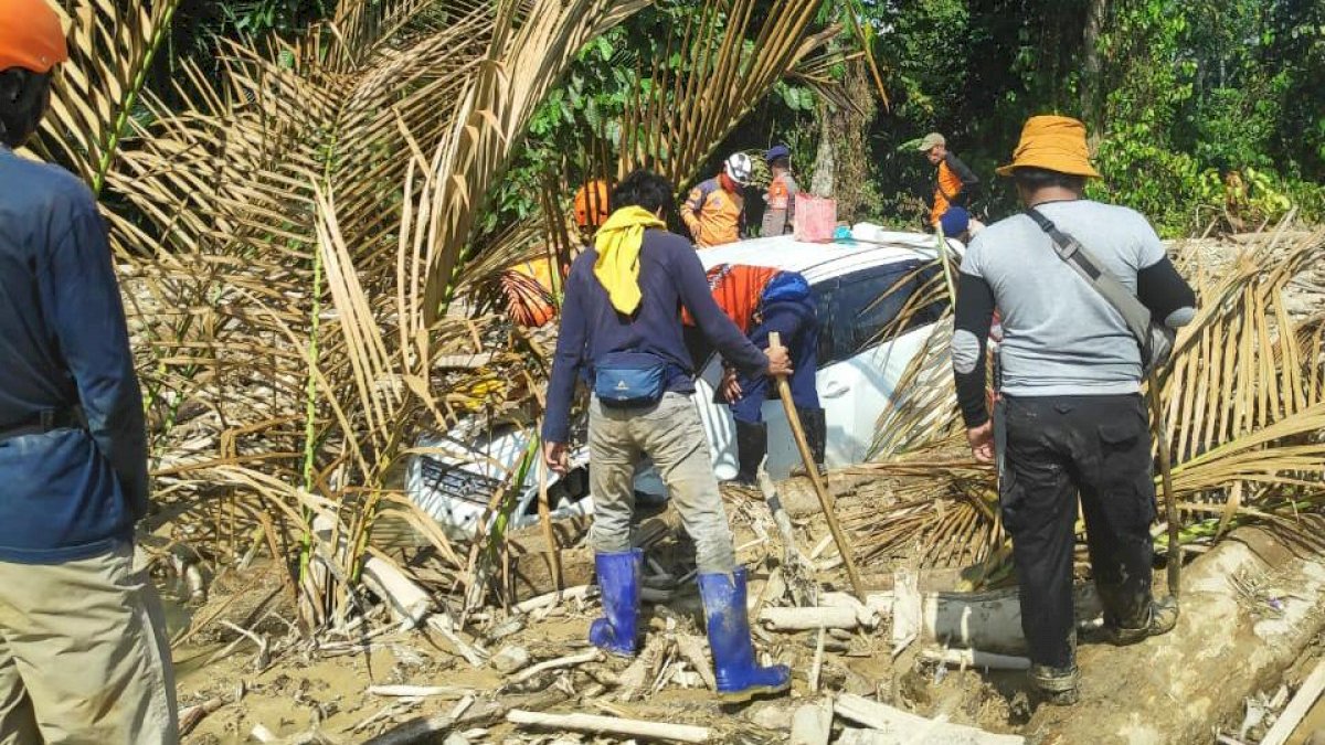 Mahasiswa FMIPA Unhas Kirim Tim Relawan dan Bantuan Logistik ke Masamba