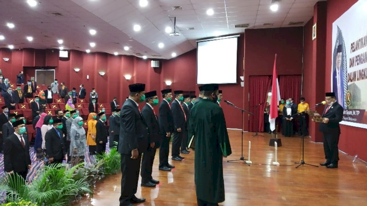 Husain Syam Lantik 4 Wakil Rektor UNM yang Baru
