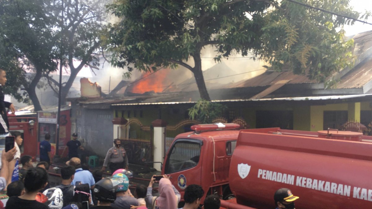 8 Unit Rumah Dilalap Si Jago Merah di Jalan Taufiq Maros