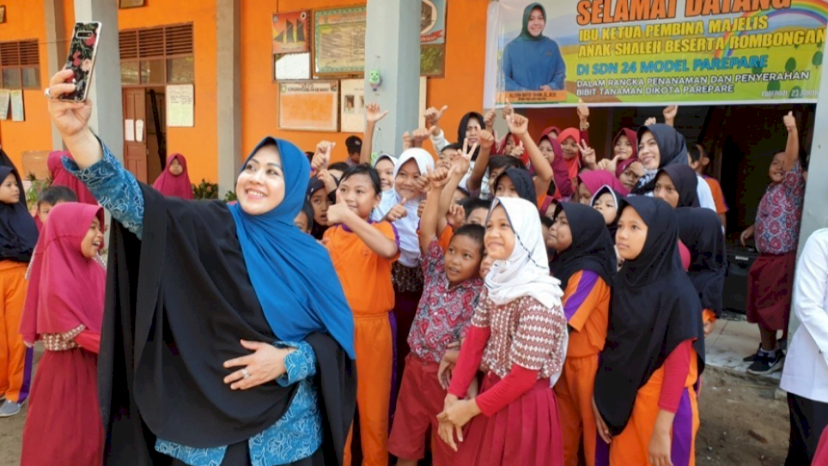Peringatan HAN Disaat Pandemi, Erna Rasyid Taufan Ajak Anak-anak Tetap Bergembira