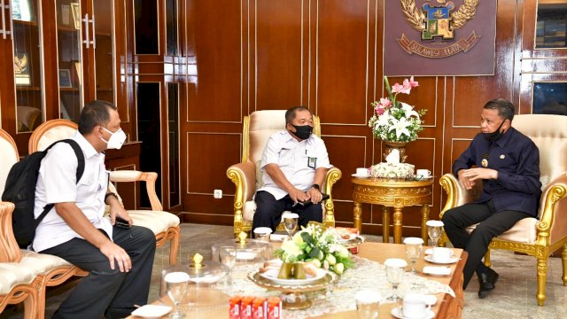 Kepala Balai Prasarana Pemukiman Wilayah Sulsel yang baru, Ahmad Asiri menghadap Gubernur Nurdin Abdullah. (ist)