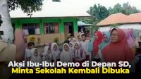 VIDEO: Aksi Ibu-Ibu Demo di Depan SD, Minta Sekolah Kembali Dibuka